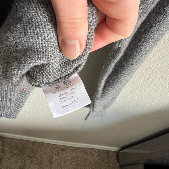 Brandy Melville Turtleneck Sweatshirt - Picture 6 of 8